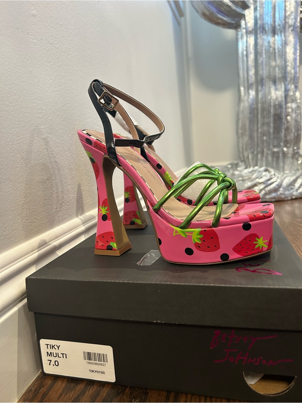Betsey Johnson Pink Strawberry Platform Sandals with Metallic Green Knots - Picture 3 of 5
